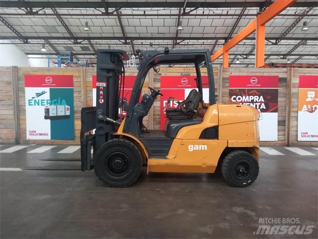 CAT DP45NTD Дизелови камиони