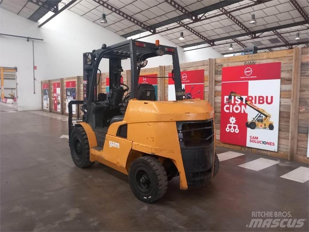 CAT DP45NTD Дизелови камиони