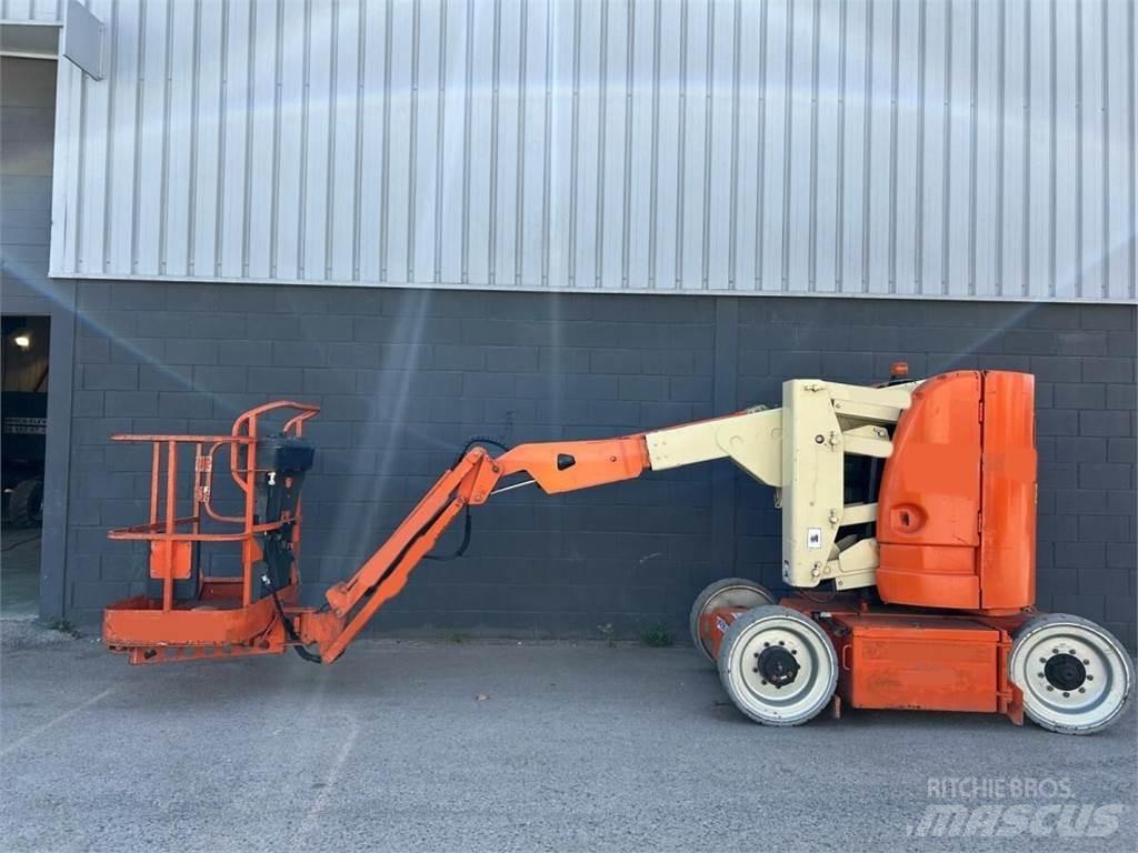 JLG E300AJ Съчленени стрелови подемници