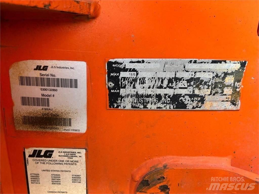 JLG E300AJ Съчленени стрелови подемници