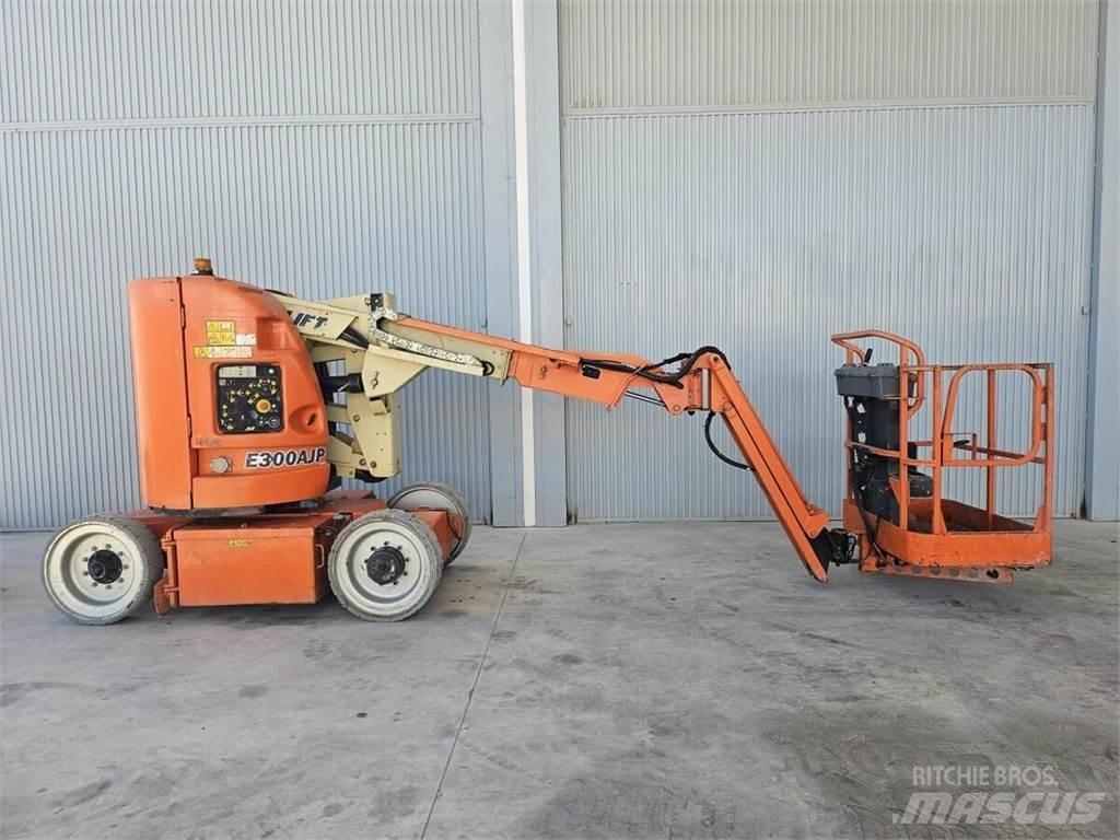 JLG E300AJP Съчленени стрелови подемници