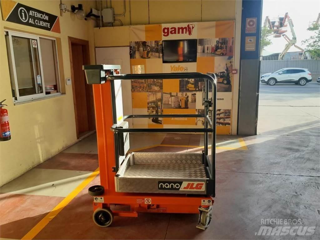 JLG NANO Вертикални мачтови повдигачи
