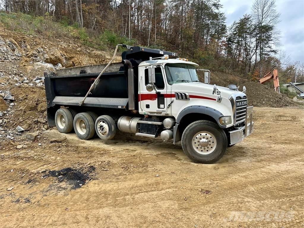 Mack GU713 Самосвал