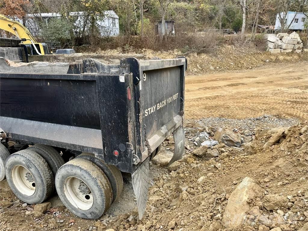 Mack GU713 Самосвал