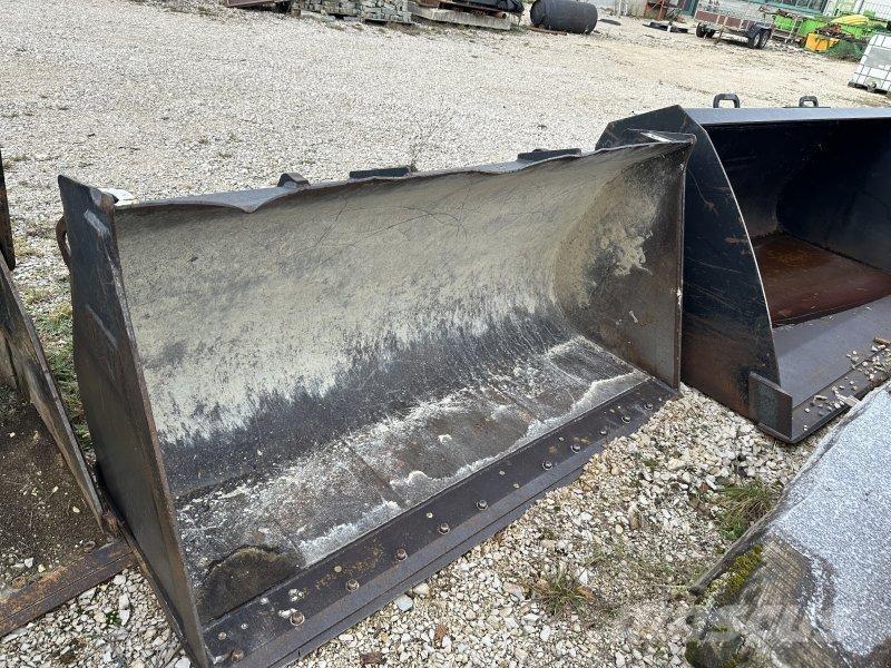 CAT 906H Колесни товарачи