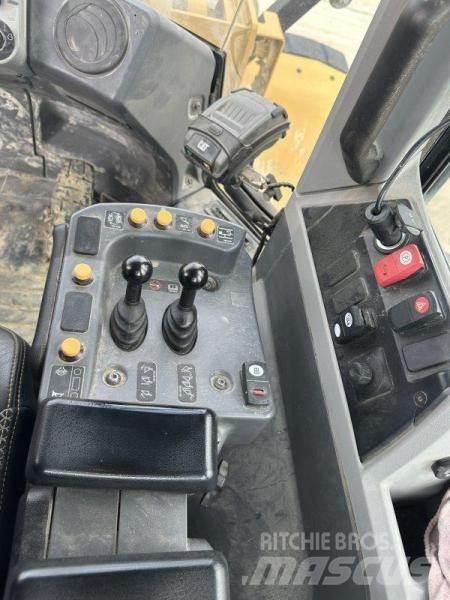 CAT 966M XE Колесни товарачи