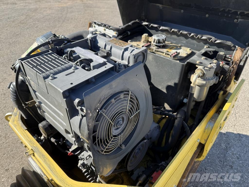 Bomag BW 100 AD-3 Двойни барабанни ролки
