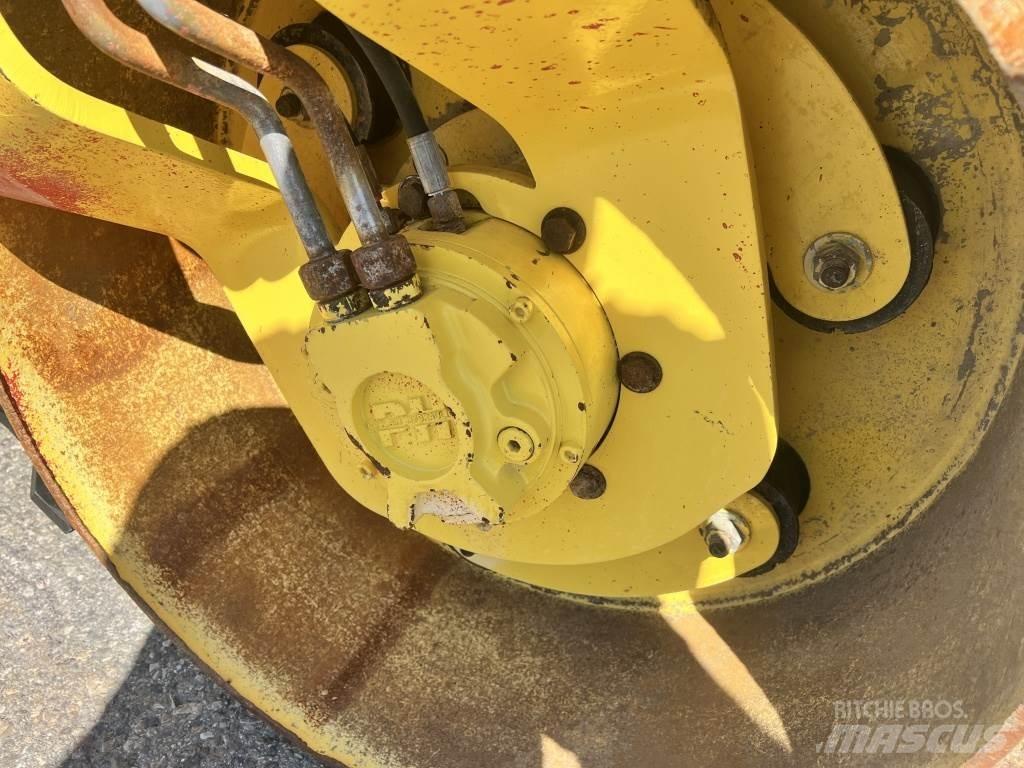 Bomag BW 120 AD-4 Двойни барабанни ролки
