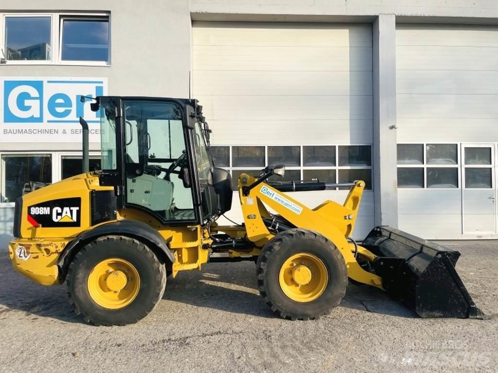 CAT 908M Колесни товарачи