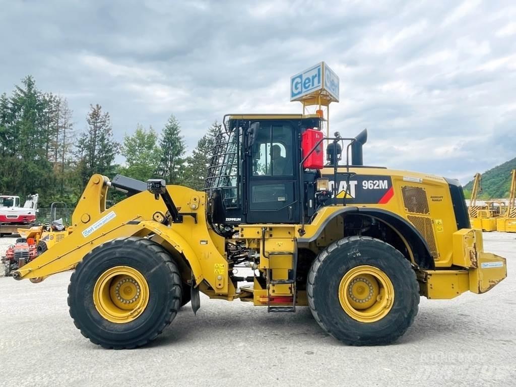 CAT 962M Колесни товарачи