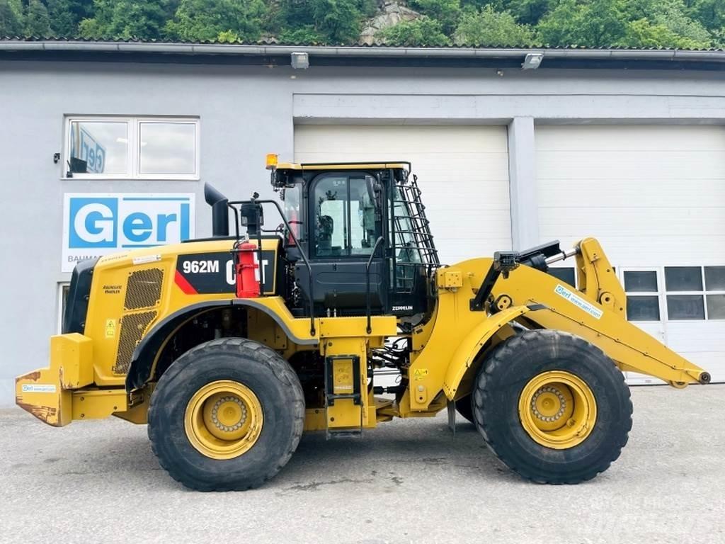 CAT 962M Колесни товарачи