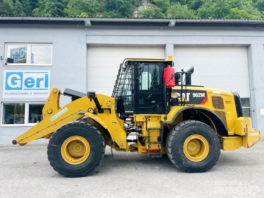 CAT 962M Колесни товарачи