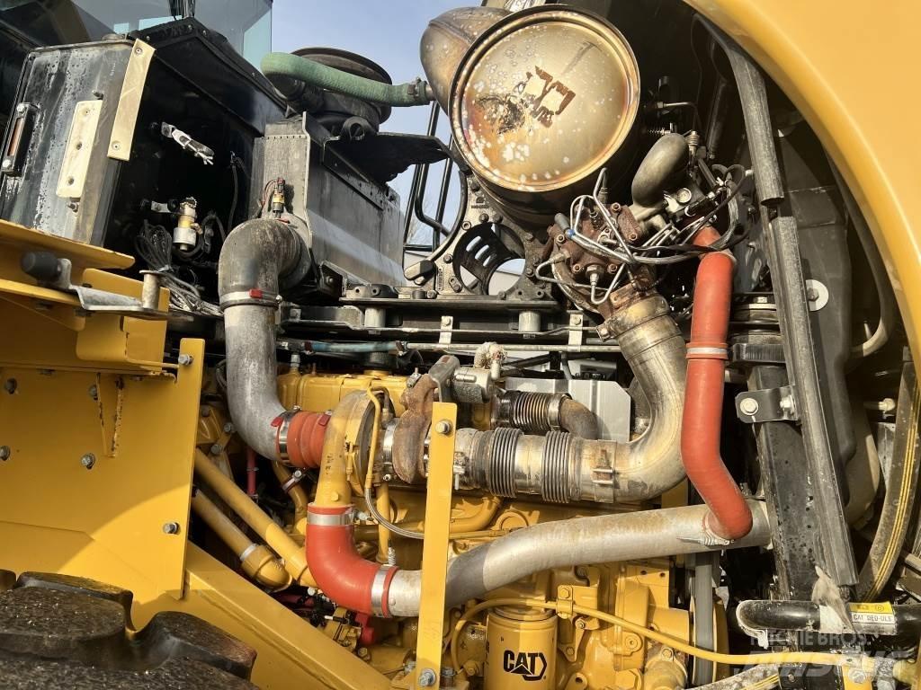 CAT 972 K Колесни товарачи