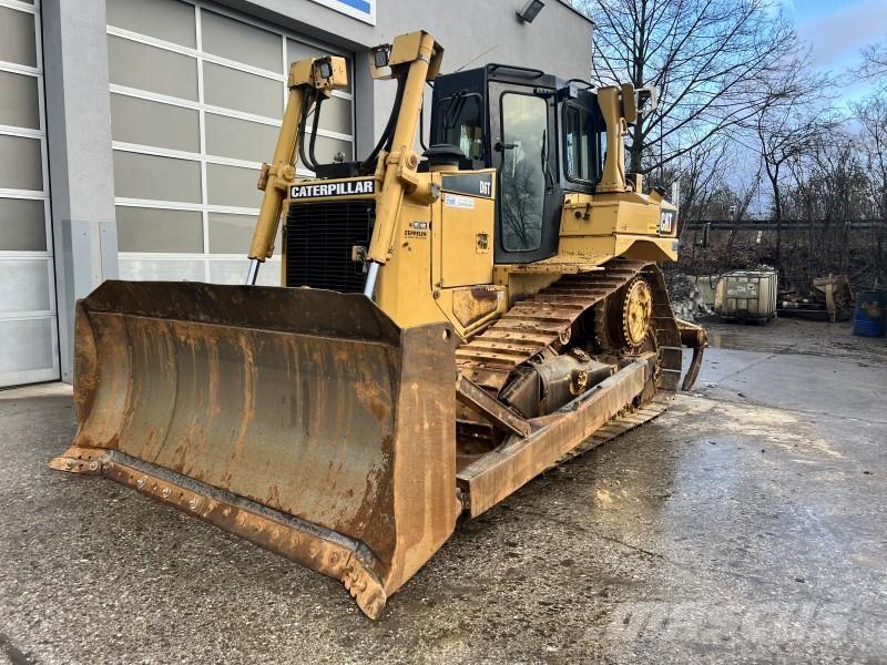 CAT D 6 T Верижни булдозери
