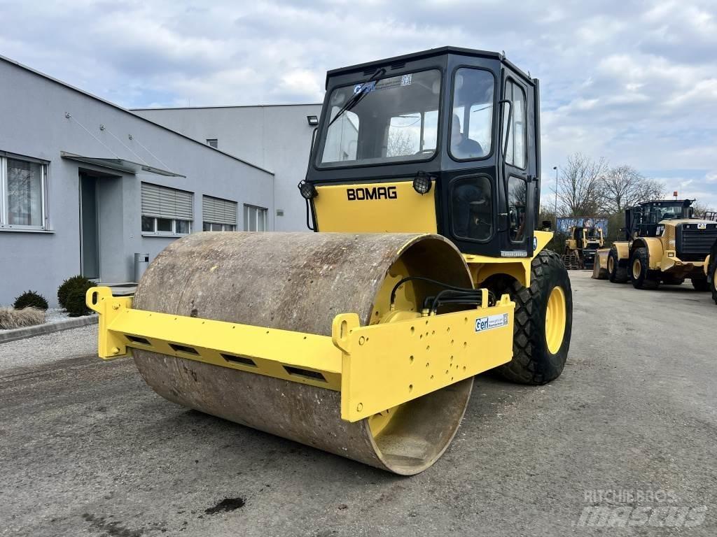 JCB Vibromax W 1402 D Еднобарабанни ролки
