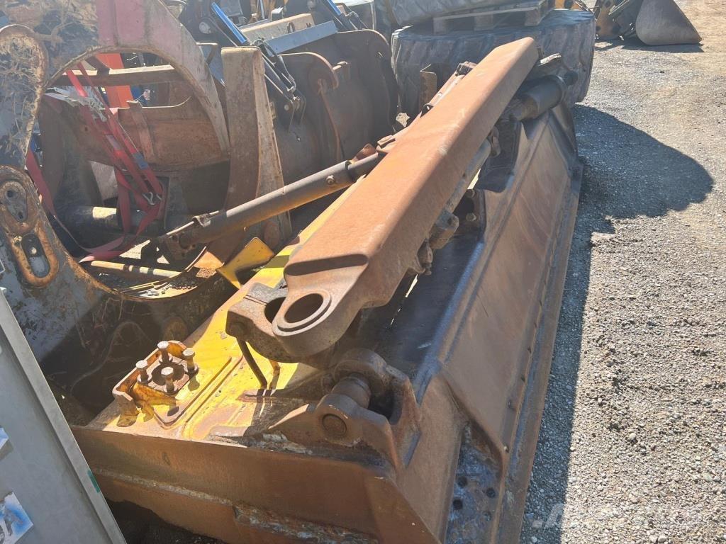 Komatsu D 65 EX-15 Верижни булдозери
