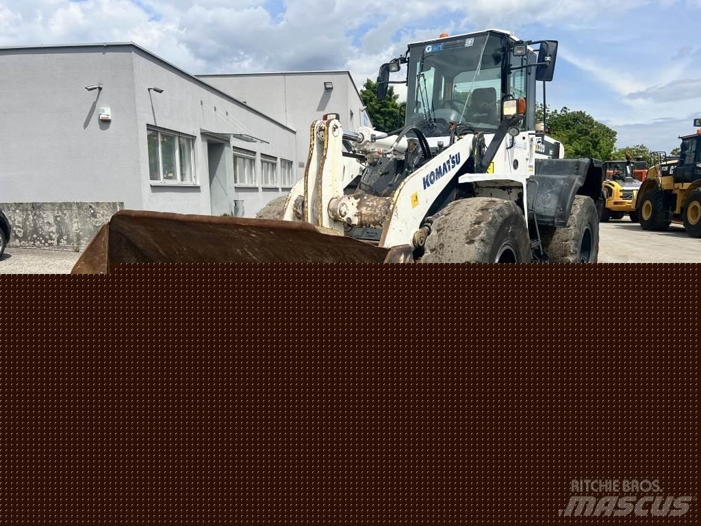 Komatsu WA 320-6 Колесни товарачи