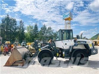 Komatsu WA250PZ-6 Колесни товарачи