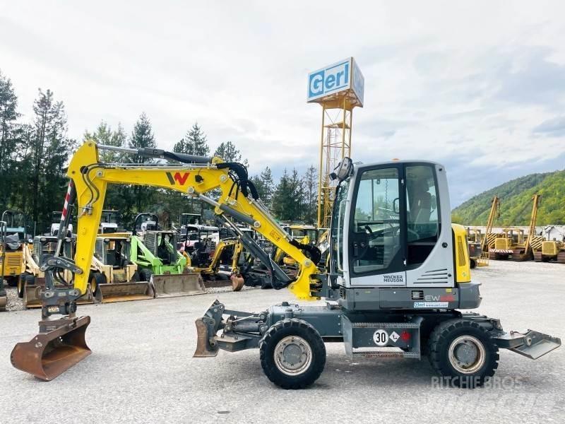 Neuson EW65 Колесни екскаватори