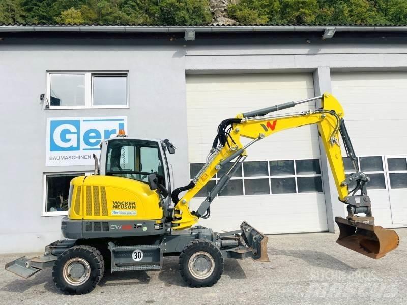 Neuson EW65 Колесни екскаватори