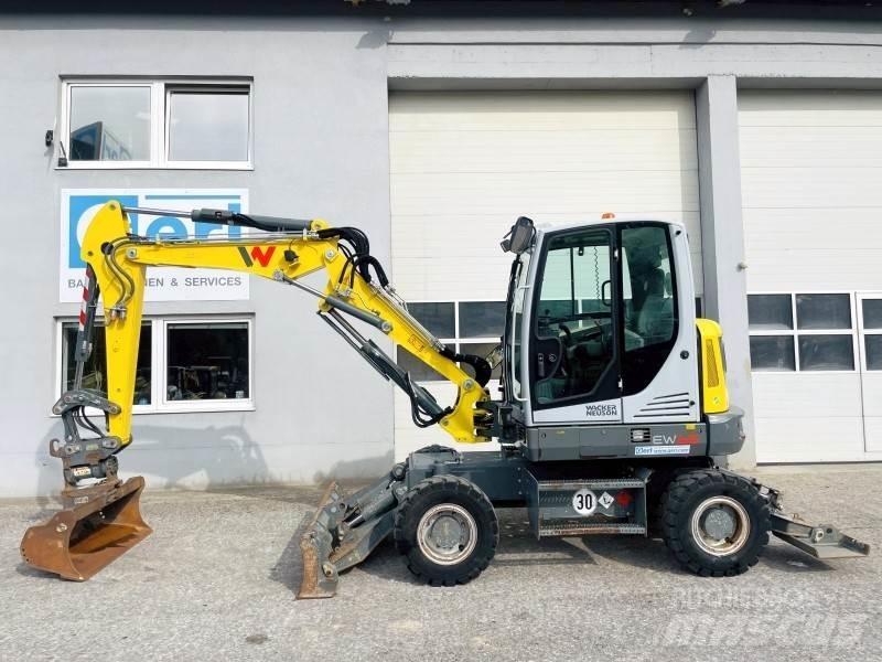 Neuson EW65 Колесни екскаватори