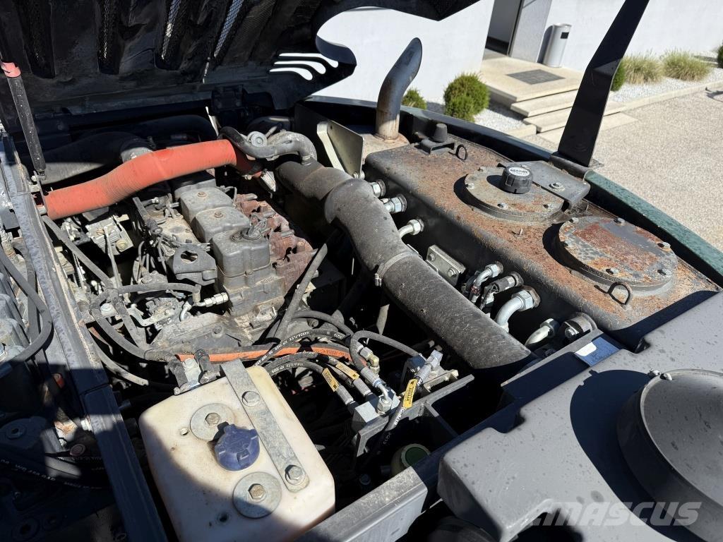 New Holland MH-Plus Колесни екскаватори