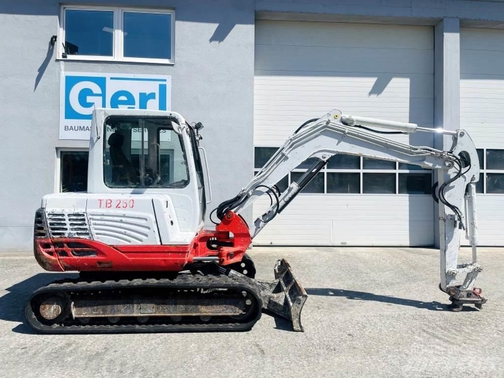 Takeuchi TB250 Мини екскаватори < 7 т