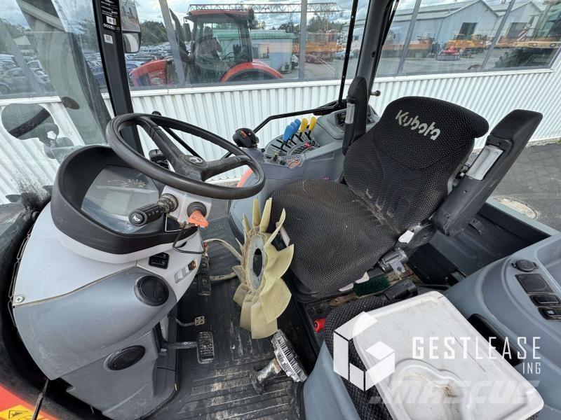 Kubota M6121 Трактори