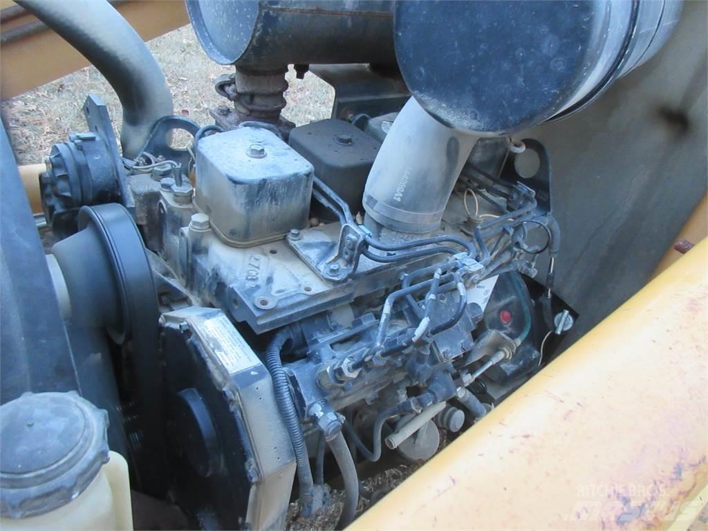 CASE 580L Колесни товарачи