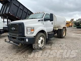 Ford F750 Цистерни за вода
