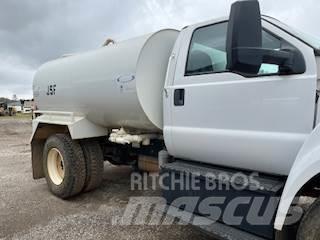 Ford F750 Цистерни за вода
