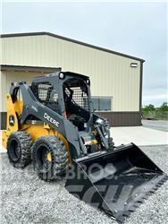 John Deere 318G Мини товарачи
