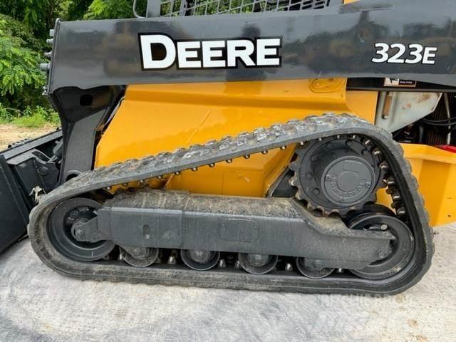 John Deere 323E Мини товарачи

