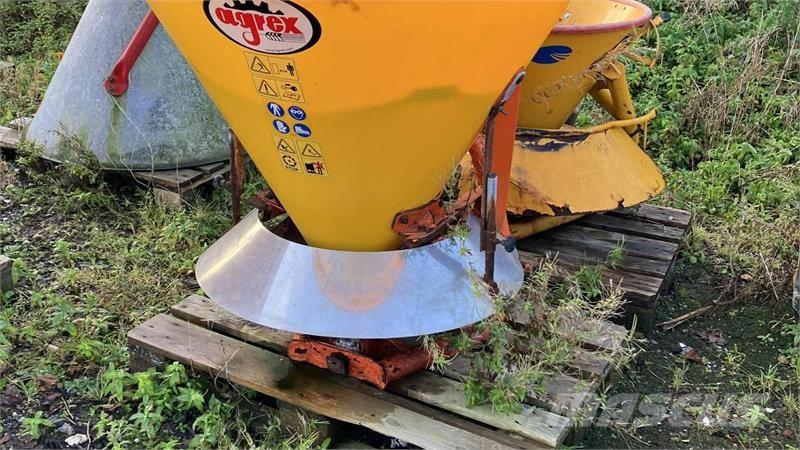 Agrex 300 Разстилачки на пясък и сол