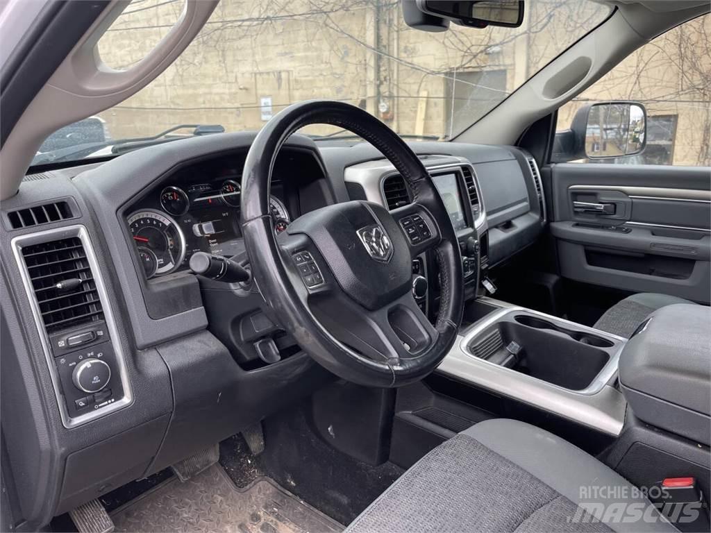 RAM 1500 Пикапи