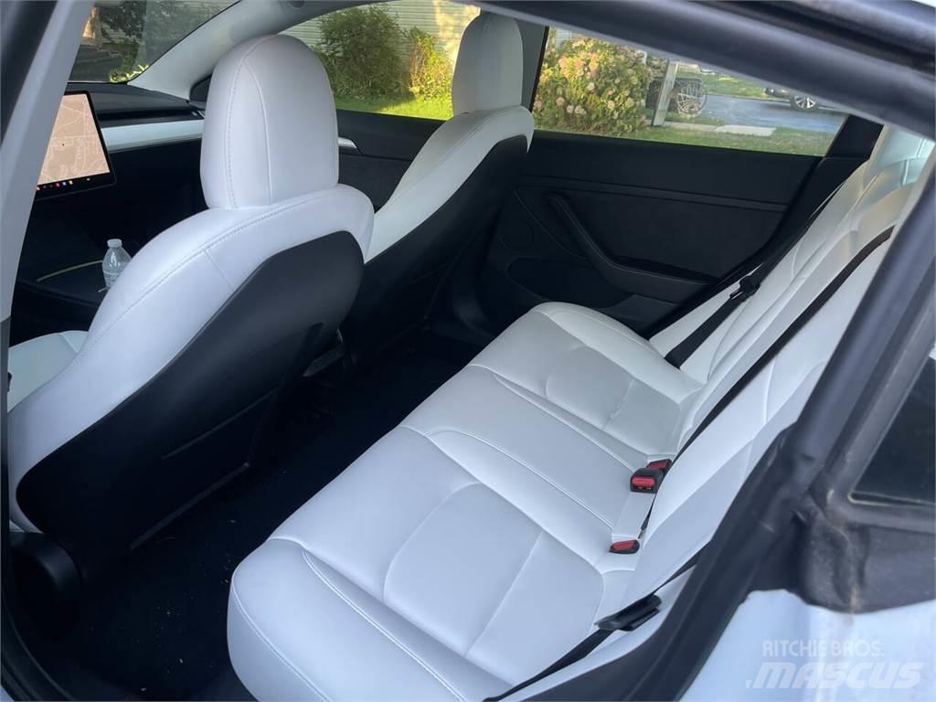 Tesla Model 3 Коли