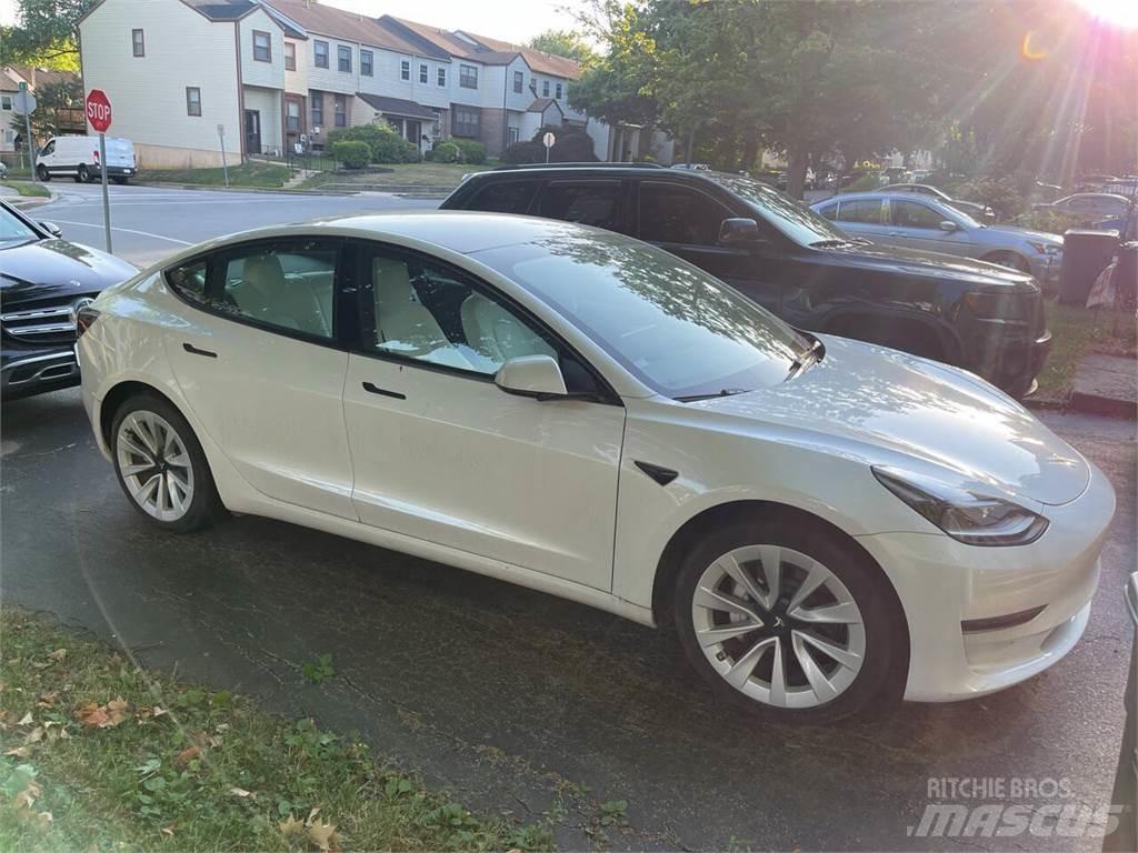 Tesla Model 3 Коли