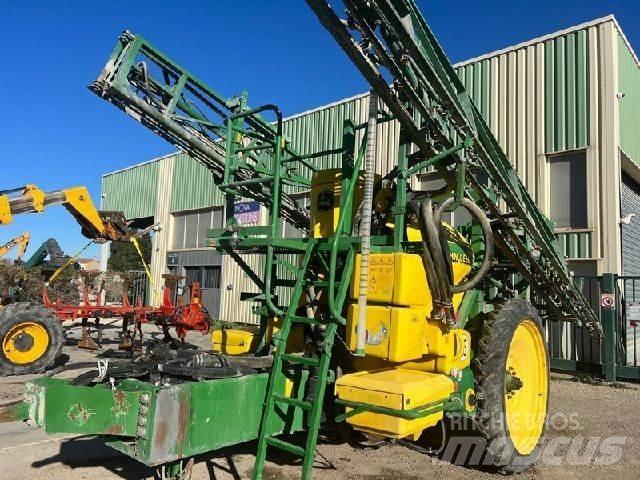 John Deere 824 SE Прикачни пръскачки
