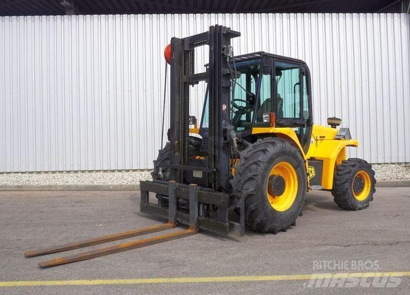 JCB 940-4 Камиони за херавни местности