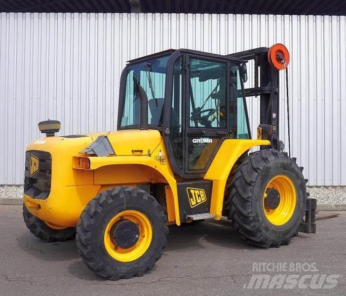 JCB 940-4 Камиони за херавни местности