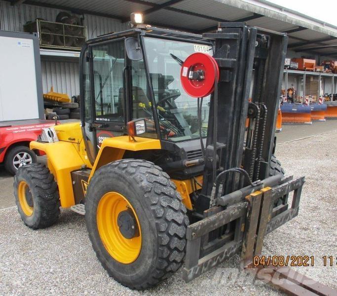JCB 940-4 Камиони за херавни местности