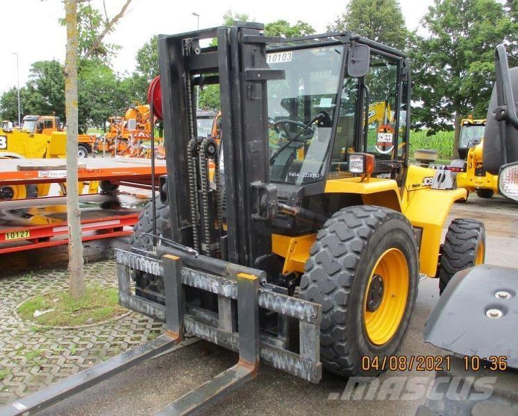JCB 940-4 Камиони за херавни местности