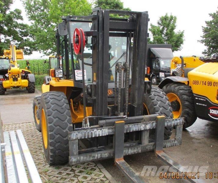 JCB 940-4 Камиони за херавни местности