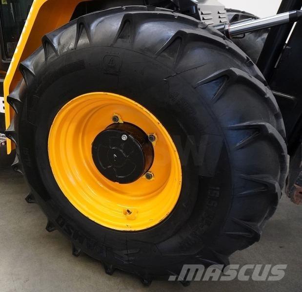 JCB 940-4 Камиони за херавни местности