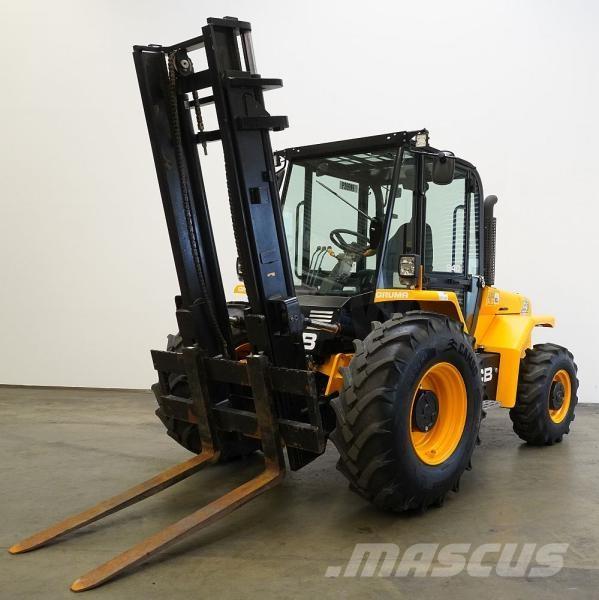 JCB 940-4 Камиони за херавни местности