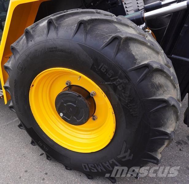 JCB 940-4 Камиони за херавни местности