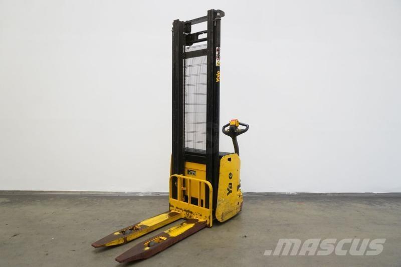 Yale MS12AC Самоходни товарачи