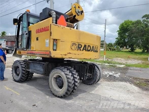 Gradall XL3300 V Колесни екскаватори