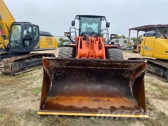 Hitachi ZW250-6 Колесни товарачи