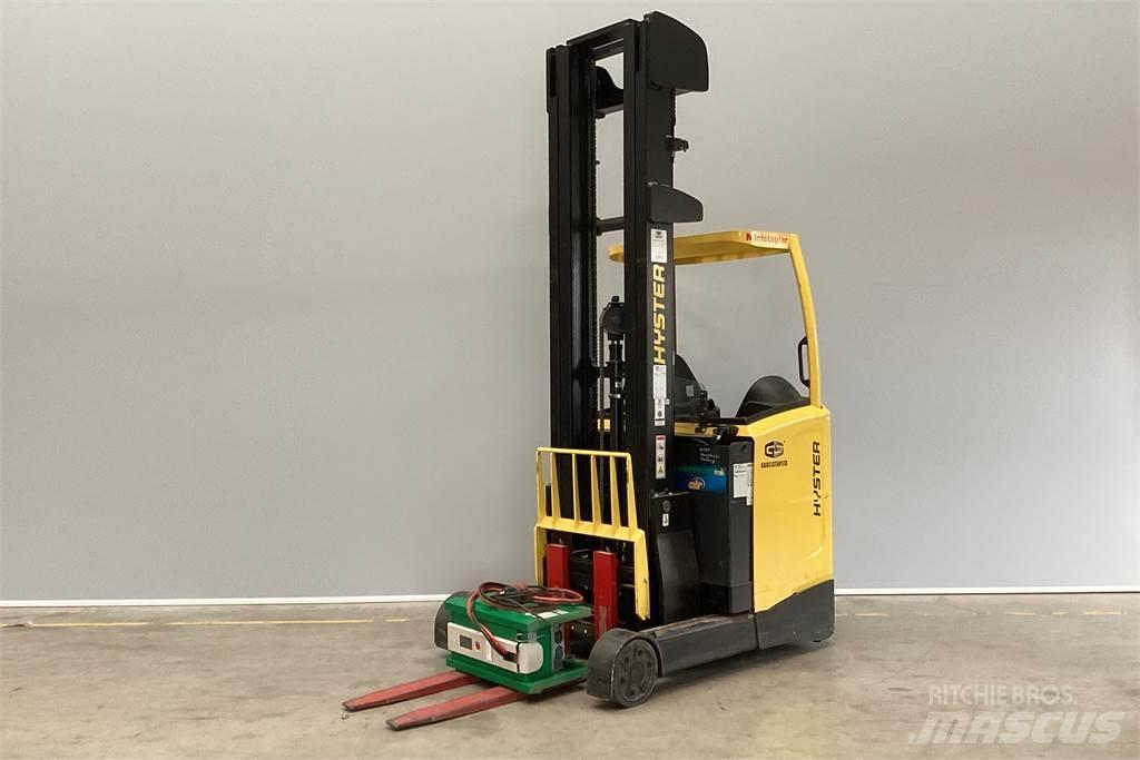 Hyster R1.4 Ретрак/ Високоповдигач с изместване на вилката напред